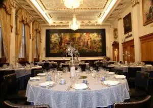  Hall - Table set up web